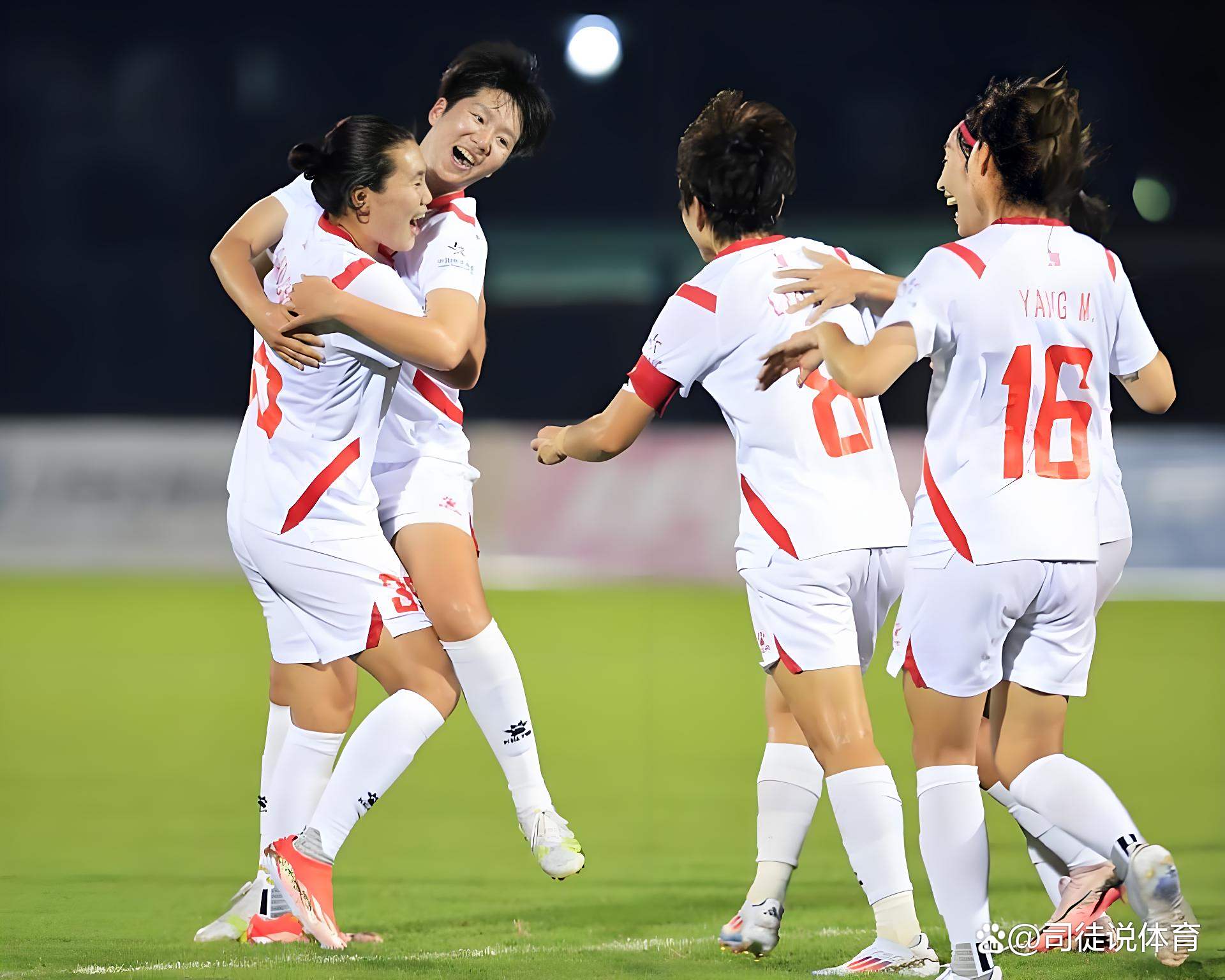 足球圈新闻：女足比赛中的绝佳表现！