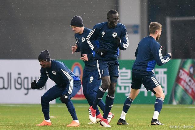 击鼓传风的比赛，势均力敌难分胜负