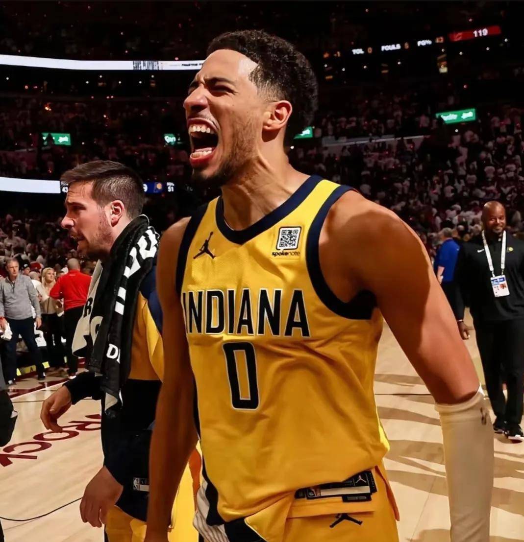 NBA总决赛激情四射,球员奋勇拼搏争取胜利 NBA总决赛激情四射,球员奋勇拼搏争取胜利