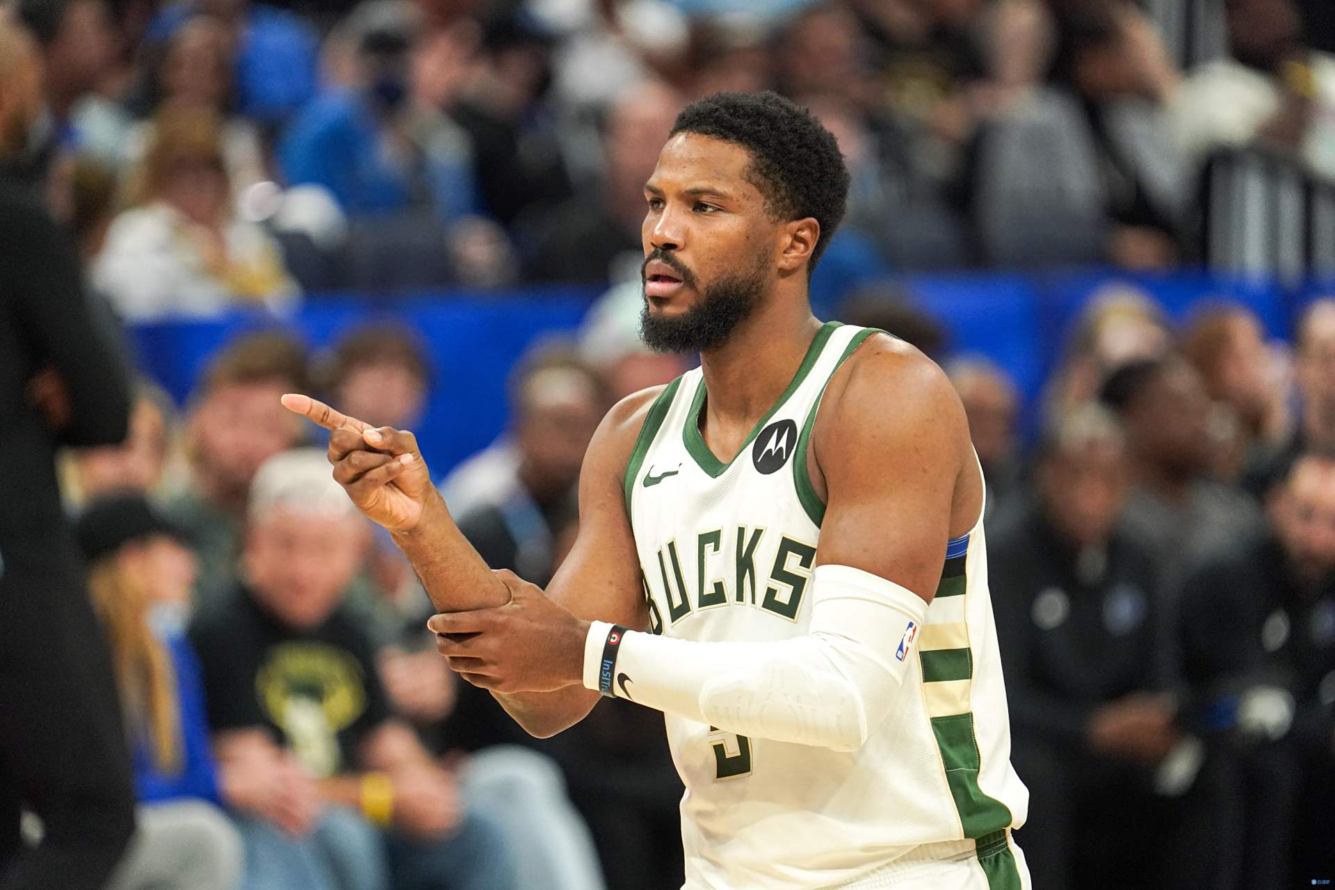 包含雄鹿击败篮网,字母哥再次砍下30+得分的词条 包含雄鹿击败篮网,字母哥再次砍下30+得分的词条