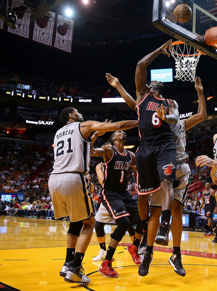 华体会登录-火箭巨头合力夺胜马刺，詹皇独闯魔术队