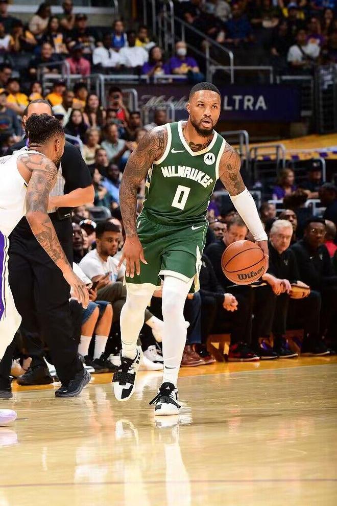 雄鹿再胜76人，近十场比赛仅一败的简单介绍