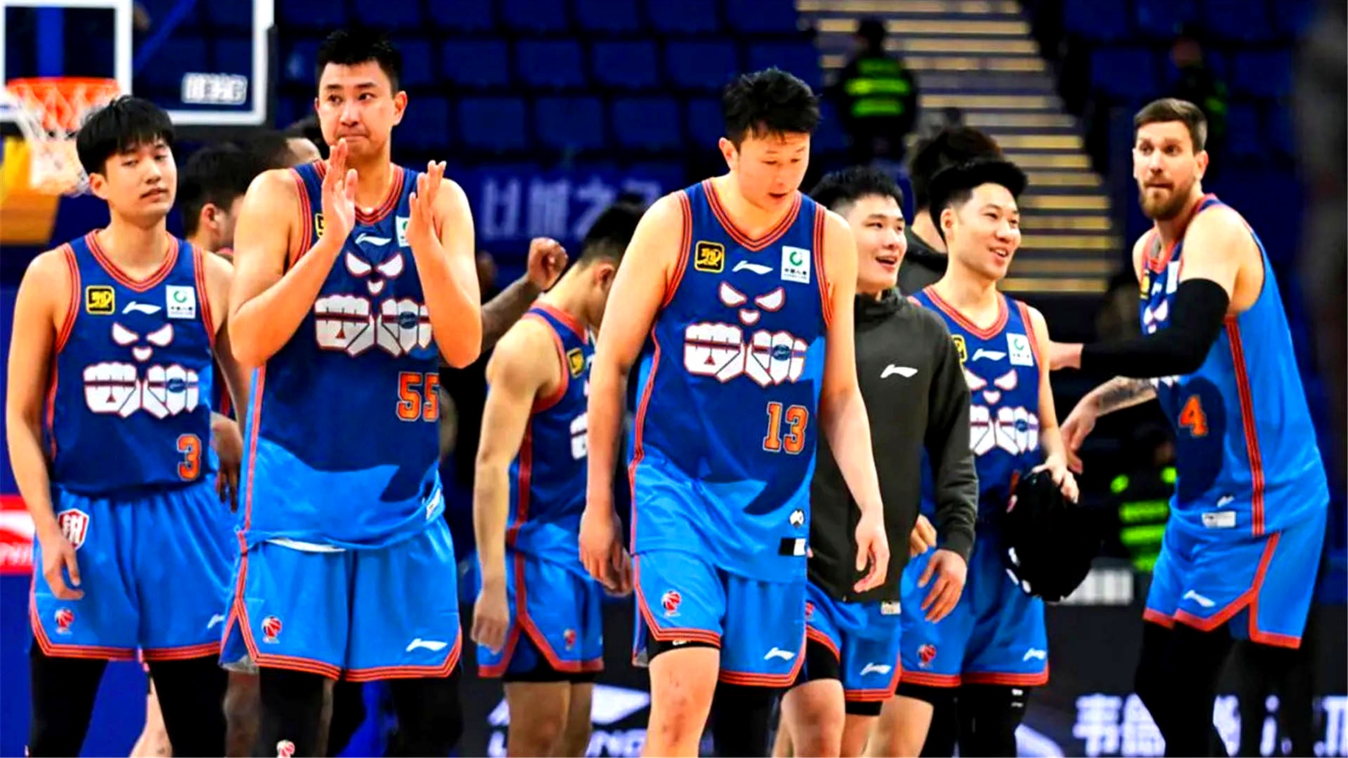 华体会新闻-广东队在客场战胜对手，夺冠追梦