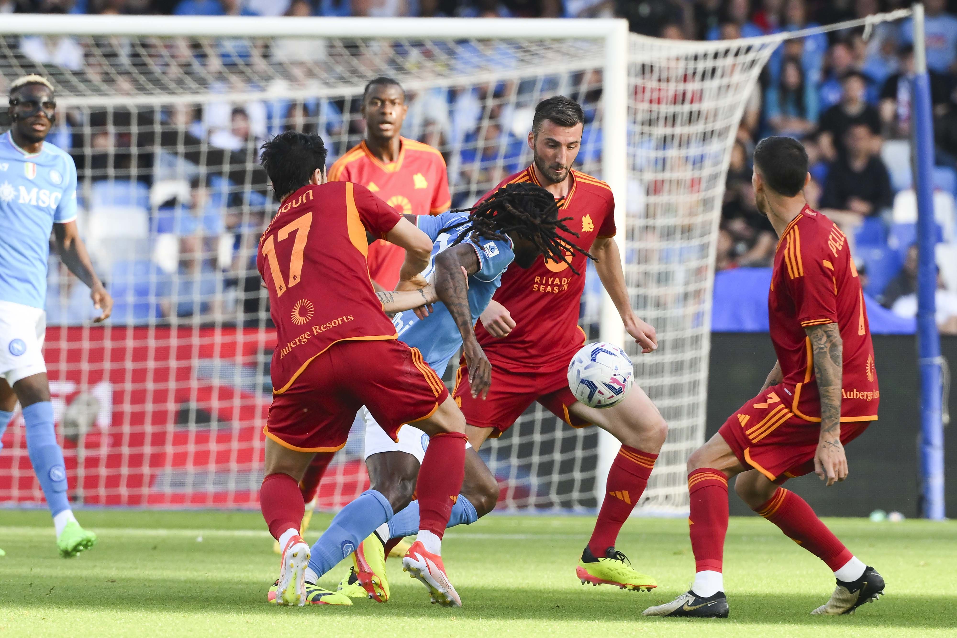 战火重燃!一场备受瞩目的足球赛事的简单介绍 战火重燃!一场备受瞩目的足球赛事的简单介绍